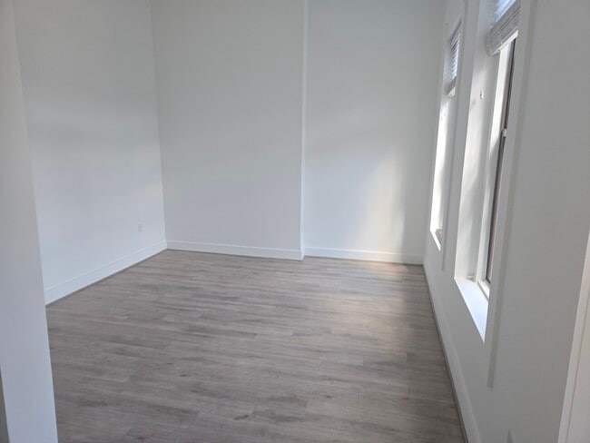 Sala de estar luminosa - 1339 14th St NW