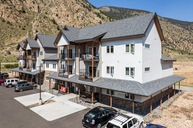 Apartments - Bighorn Crossing
