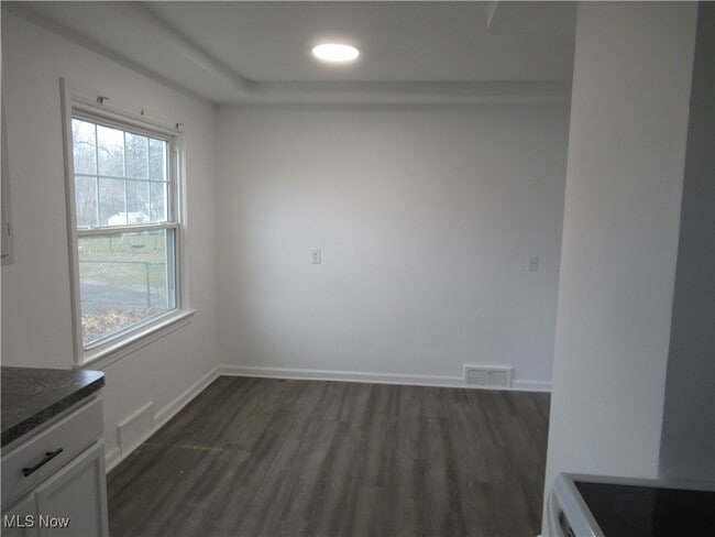 Foto del edificio - 4738 Lawrence Ave