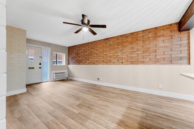 Foto del edificio - 2772 University Ave