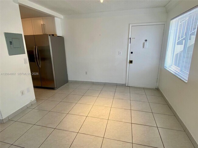 Foto del edificio - 3536 NE 168th St