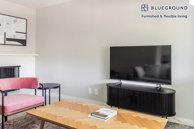 Building Photo - 910 Rockefeller Dr