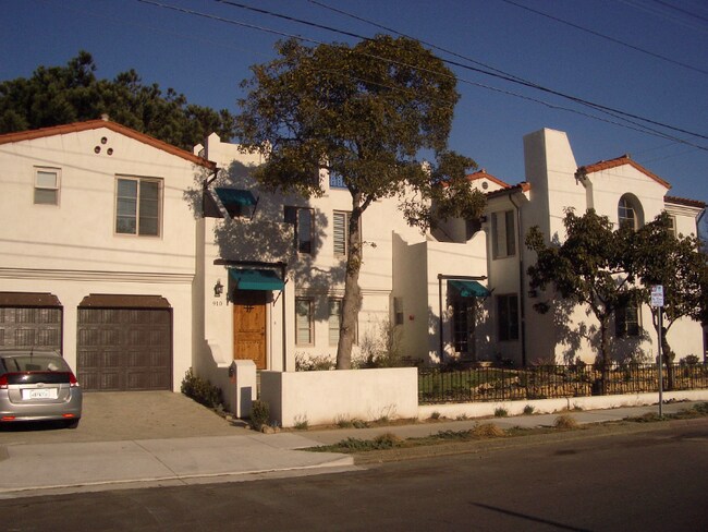 Building Photo - 910 Castillo St