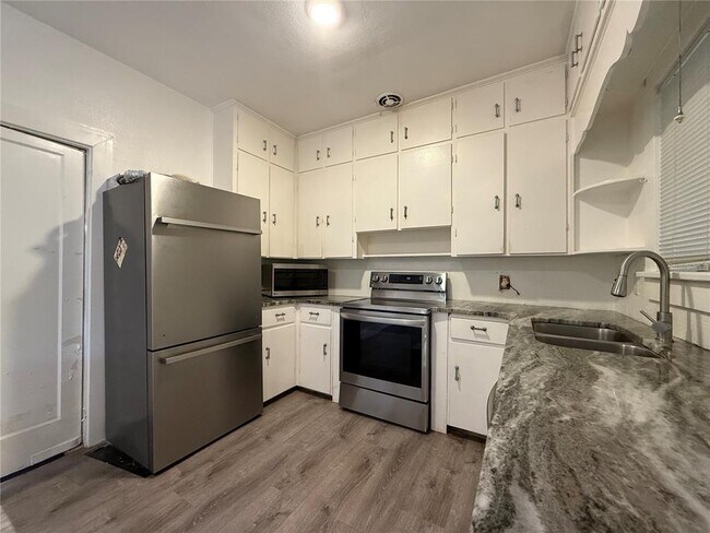 Foto del edificio - 317 3rd St NE