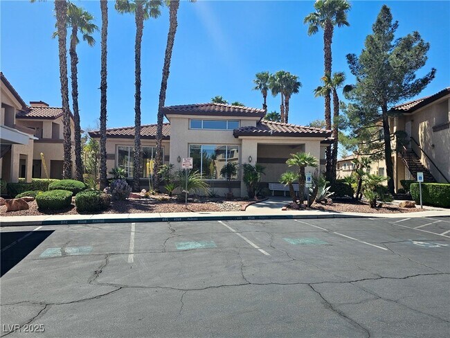 Foto del edificio - 8501 W University Ave