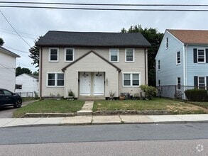 Building Photo - 39 1/2 E Street Ext