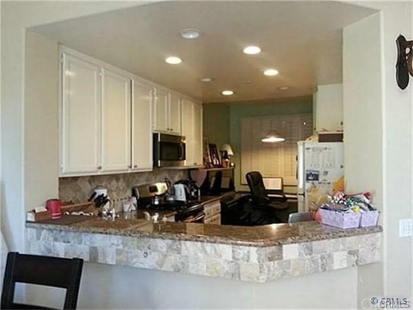 Building Photo - 2736 Monza