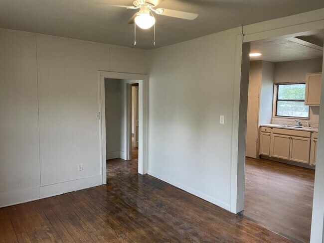 Foto del edificio - 1915 E Randolph Ave