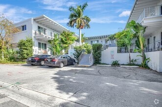 Building Photo - 1520 S Lake Dr