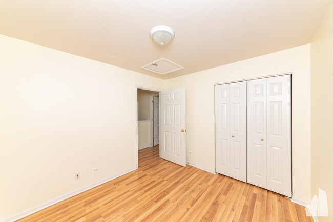 Building Photo - 3 bedroom in Chicago IL 60622