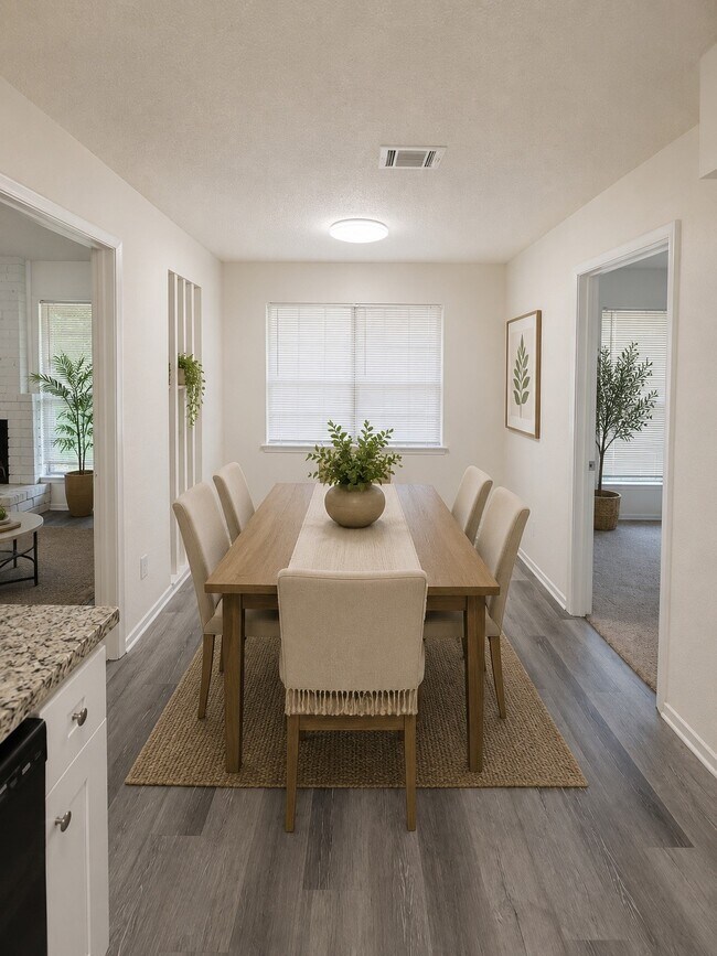 Foto del edificio - 8119 Knightwood Forest Dr
