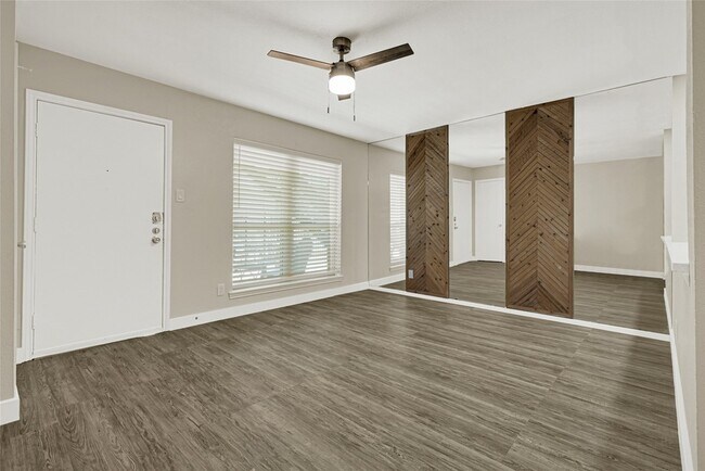 Foto del edificio - 11540 Chimney Rock Rd