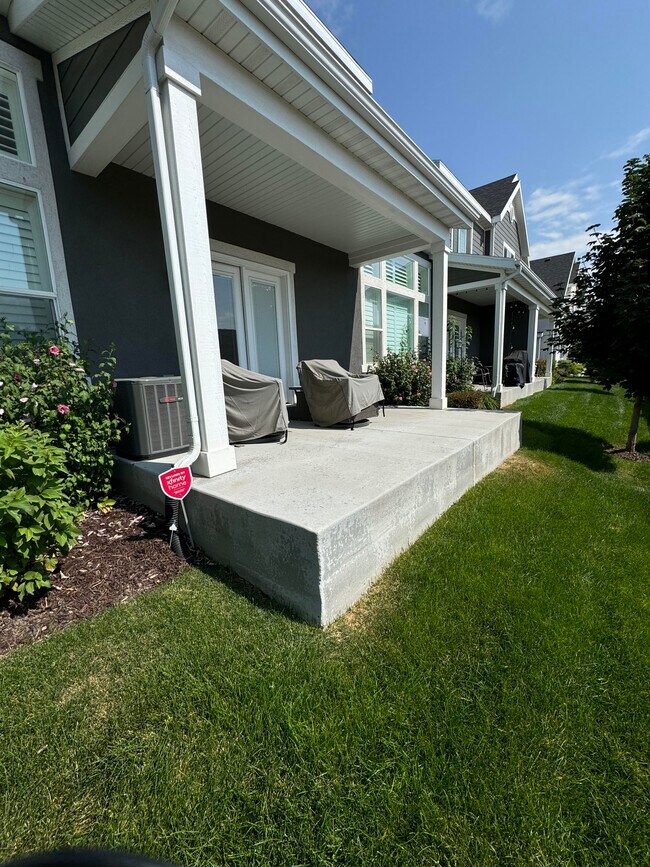 Building Photo - 9272 Ashbourne Dr