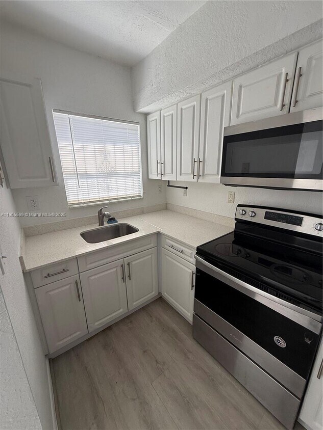 Foto principal - 8463 NW 4th Ct