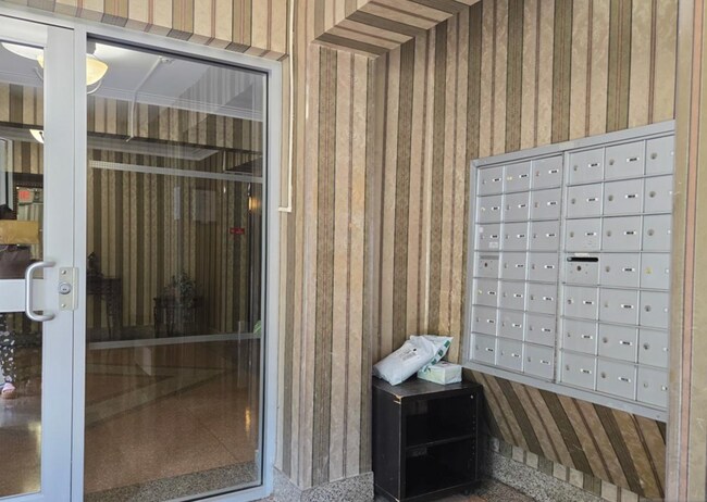 Foto del edificio - 2330 Linwood Ave