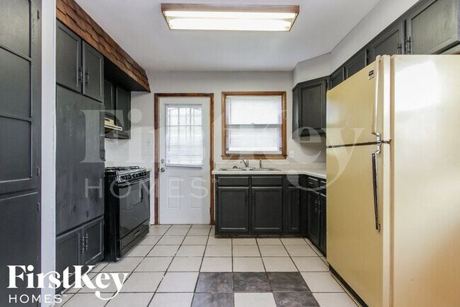 Foto del edificio - 1425 N Bolton Ave