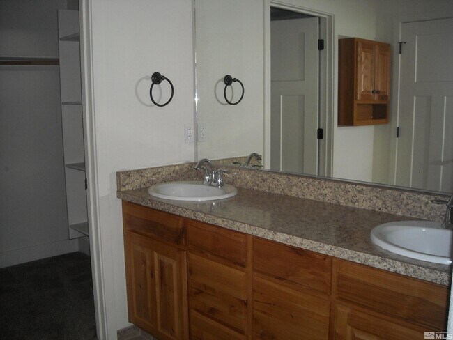 Building Photo - 532 Cicada St