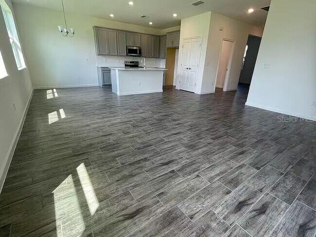 Building Photo - 1365 Yorkdale Rd