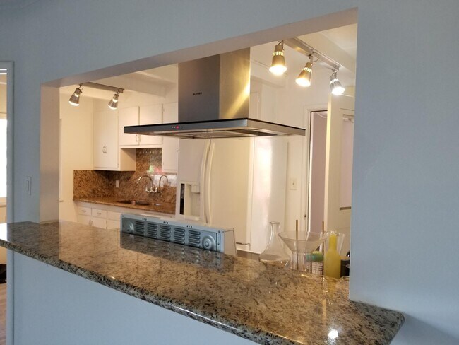 Foto del edificio - 37051 Towers Way