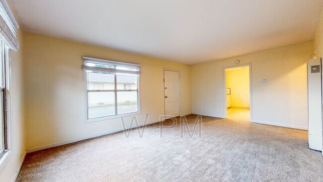 Building Photo - 117 Pierson St