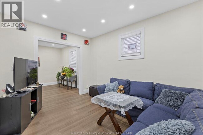 Photo du bâtiment - 114 Elm Ave