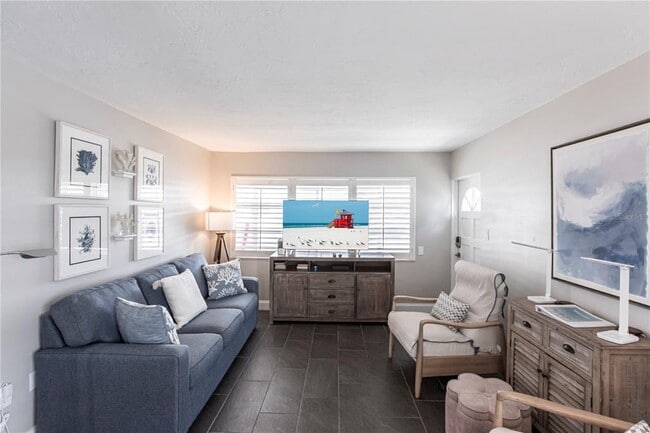 Foto del edificio - 6020 Midnight Pass Rd