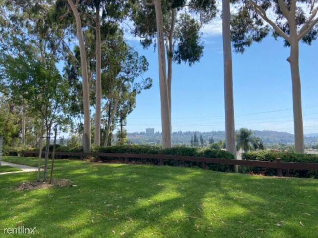 Foto del edificio - 2 br, 1 bath Townhome - 1304 Brooktree Cir