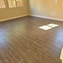 Building Photo - 10686 Cliff Lake St