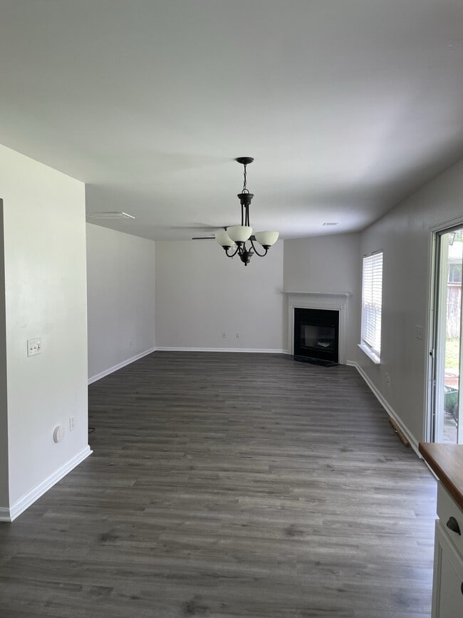 Building Photo - 330 Southport Dr