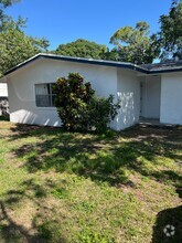 Building Photo - 710 Howie Dr
