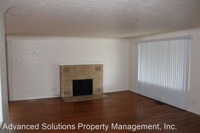 Building Photo - 2 br, 1 bath House - 2260 Skyline Dr.