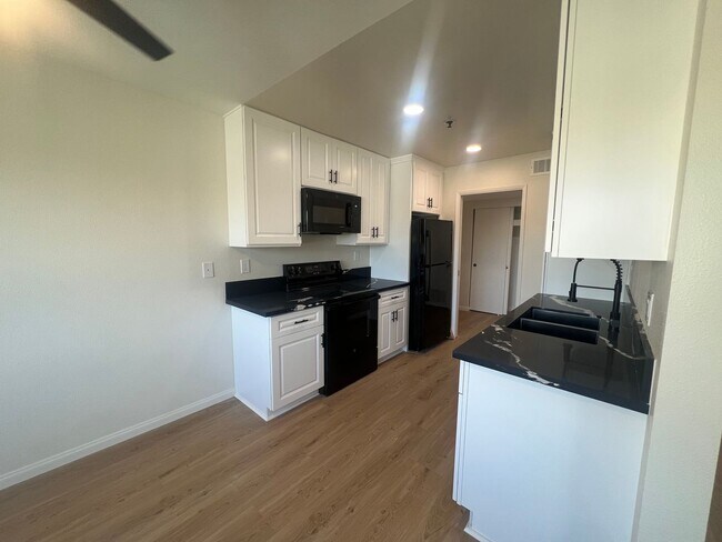Foto del edificio - ***$1000 Move In special*** Newly Renovate...