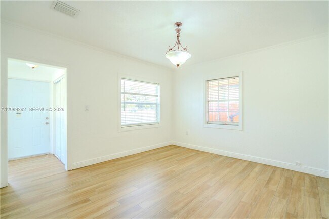 Foto del edificio - 27 SW 55th Avenue Rd