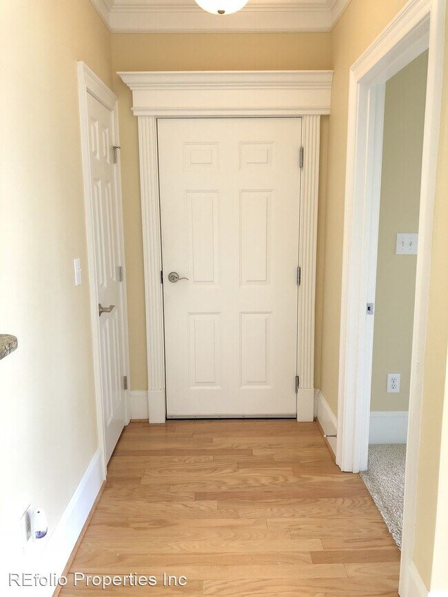 Foto del edificio - 828 Waterford Lake Dr