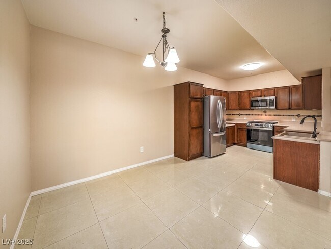 Foto del edificio - 2291 W Horizon Ridge Pkwy