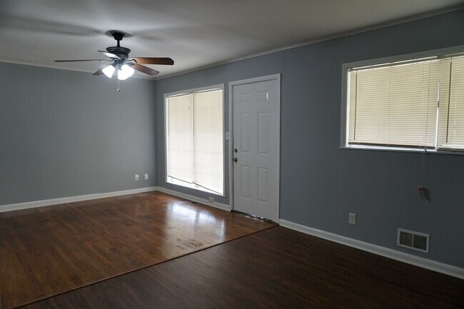 Foto del edificio - 504 Pinecrest Dr