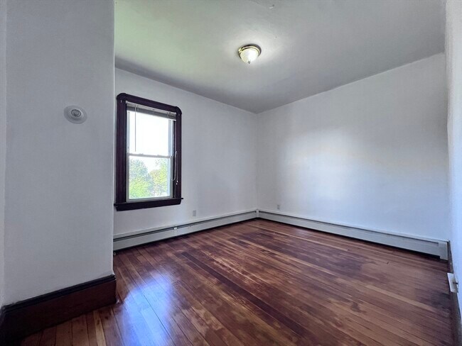 Foto del edificio - 32 Alpine Ave