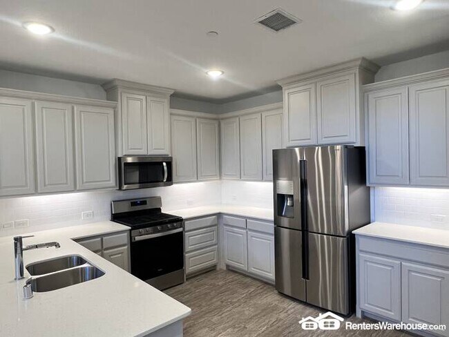 Building Photo - FOR RENT - MOVE IN READY - 2BEDS 2.5BATHS ...