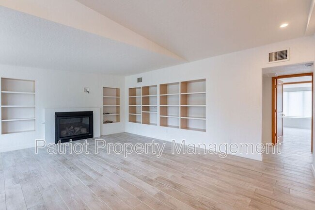 Foto del edificio - 7024 E Orange Blossom Ln