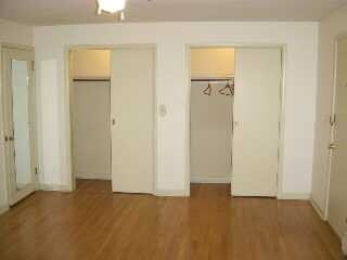 Sala de fotos - 307 E Sixth St