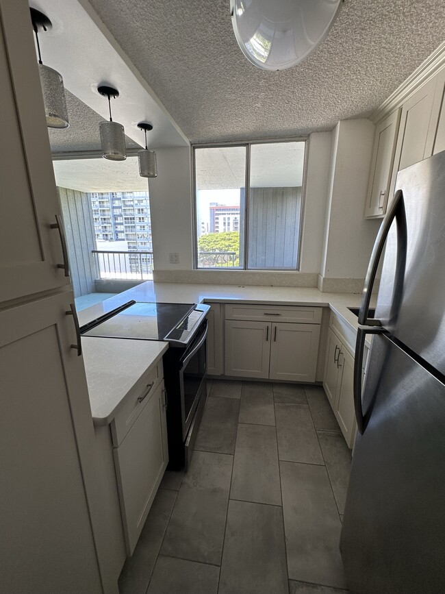 Kitchen - 1521 Punahou St