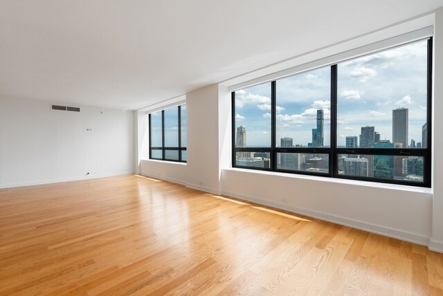 Foto del edificio - 180 E Pearson St