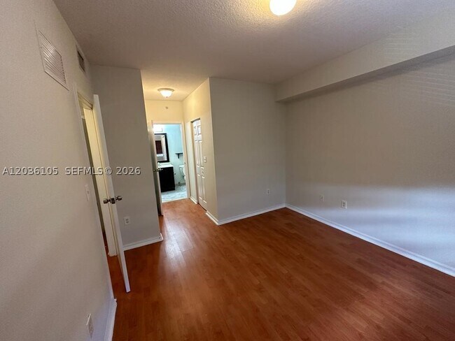 Foto del edificio - 11050 SW 196th St