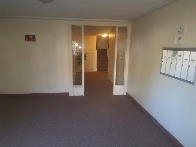 Foto del edificio - 7141 S Euclid Ave