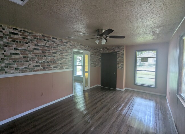 Building Photo - 1131 Ave C