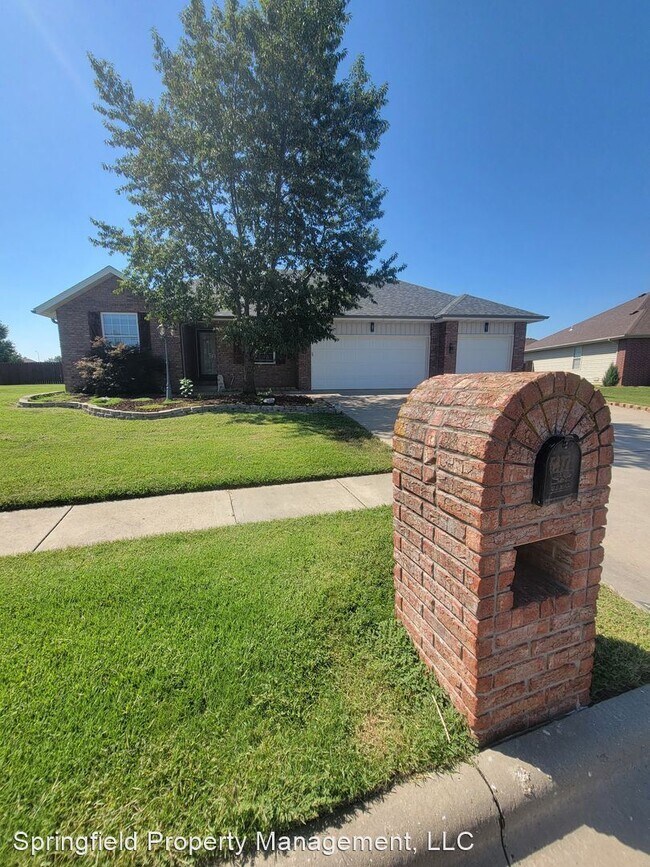Building Photo - 4 br, 2.5 bath House - 5477 W. Basswood Ct.
