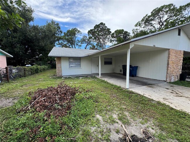 Building Photo - 312 60th Ave Dr W