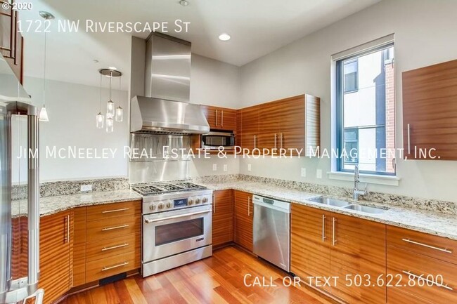Building Photo - Available Now! 2 Bed/ 2.5 Bath Condo w/ De...