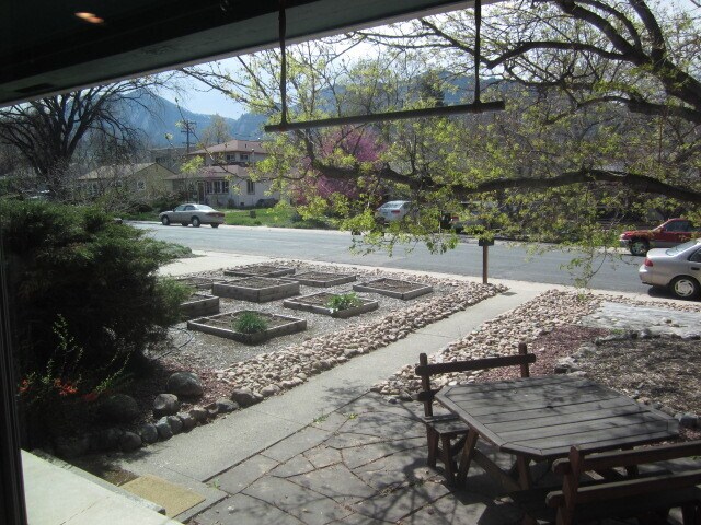 Foto del edificio - 3 Bed 2 Bath Martin Acres Home With Large Backyard & Flatiron Views!