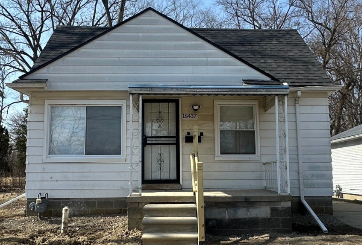 Primary Photo - Renovated 3-Bedroom Home – We Welcome Sect...